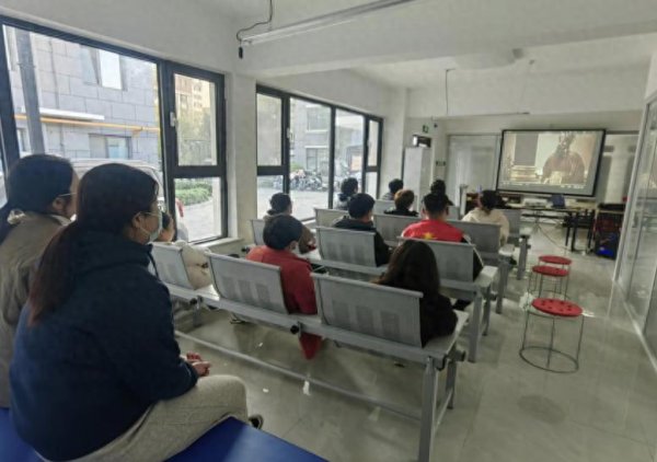 卓盛国际 南苑街道孝养城社区举办“残疾人文化进社区”观影活动